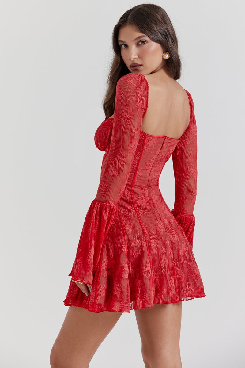 Elegant og flydende kjole til en raffineret stil