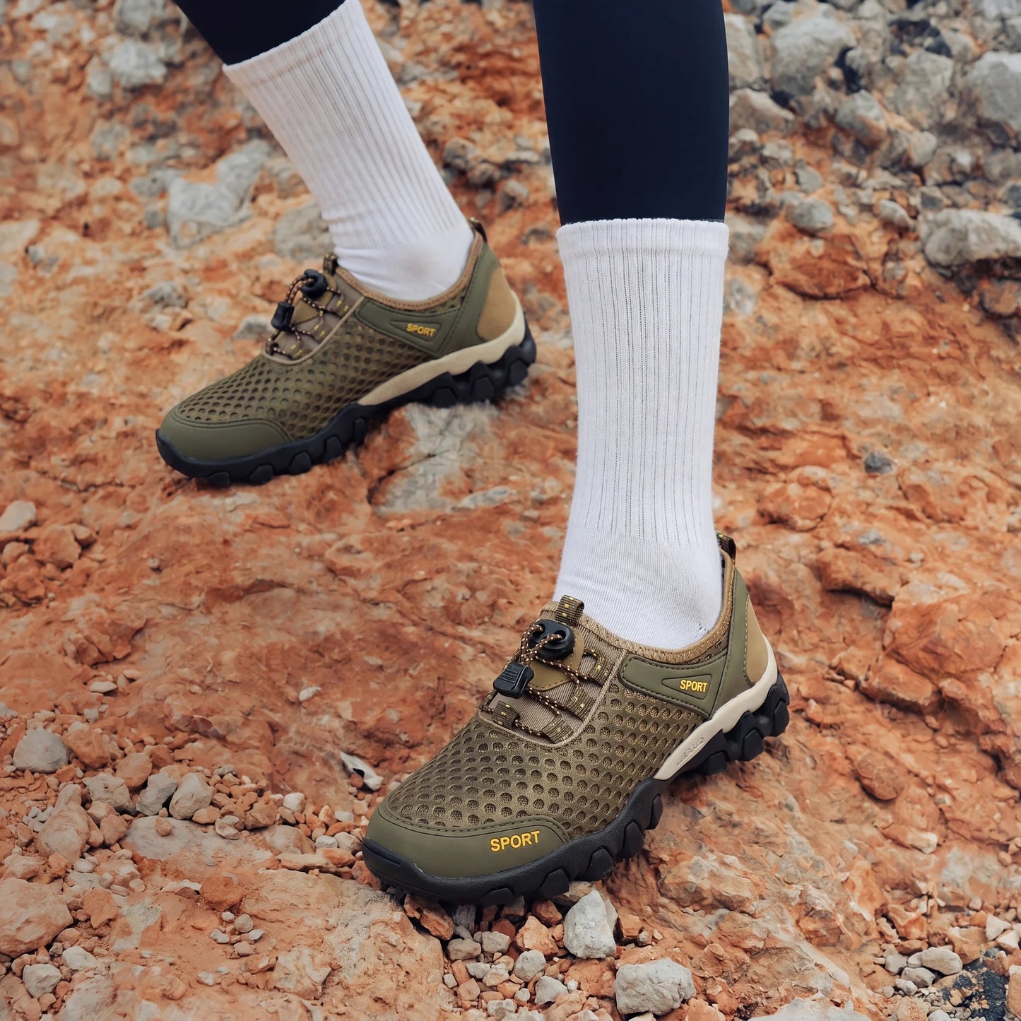 Ortopedické turistické boty s rychleschnoucí funkcí