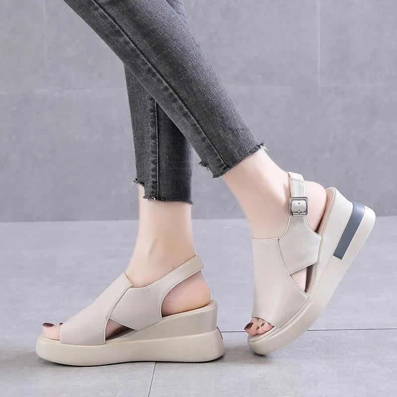 Bequeme orthopädische Sandalen für schmerzfreies Gehen 